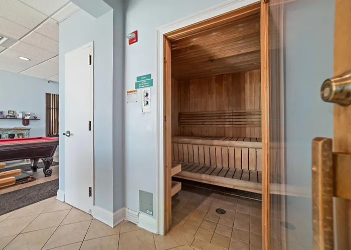 Holiday home Crystal Shores West 204